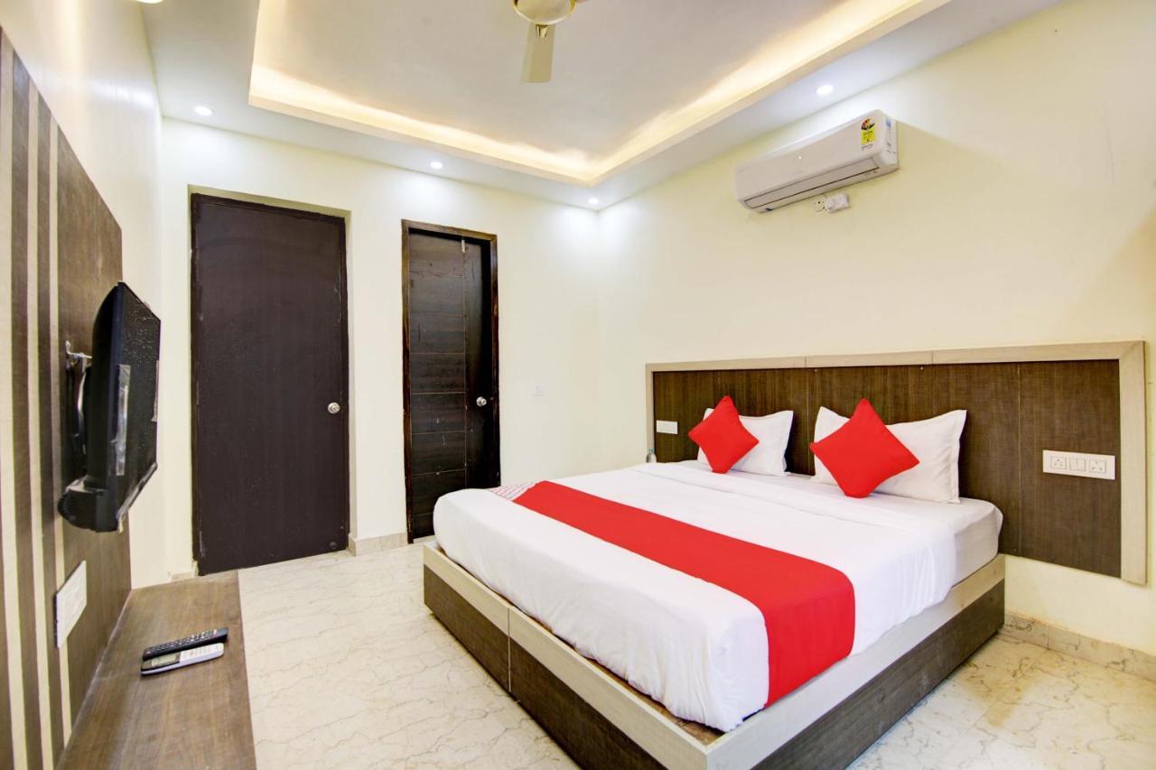 Oyo White House Hotell Noida Eksteriør bilde