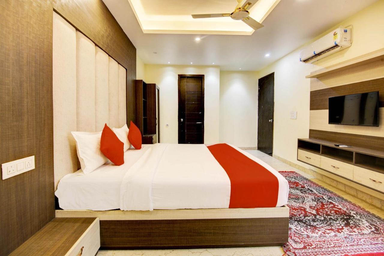 Oyo White House Hotell Noida Eksteriør bilde