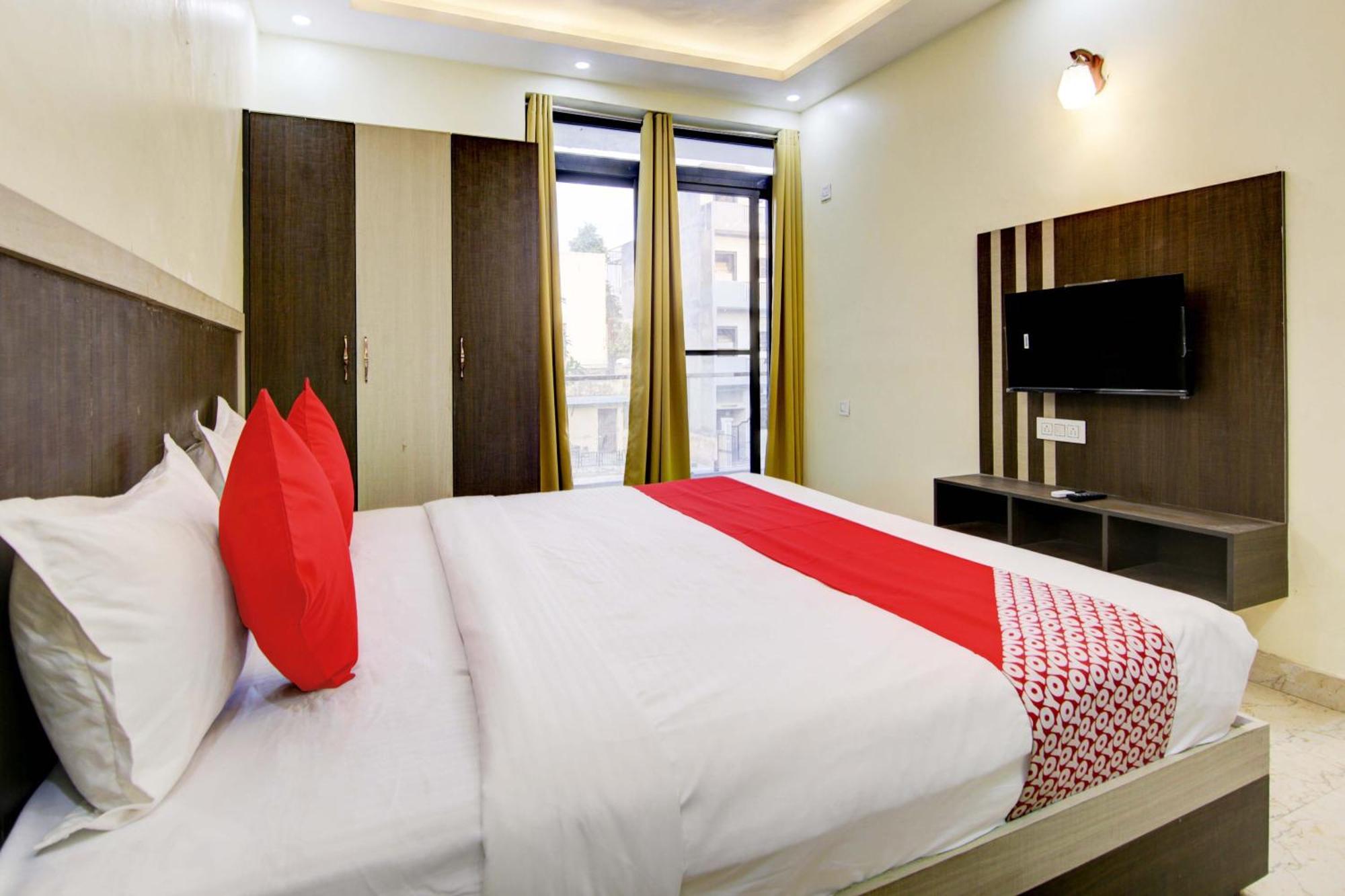 Oyo White House Hotell Noida Eksteriør bilde