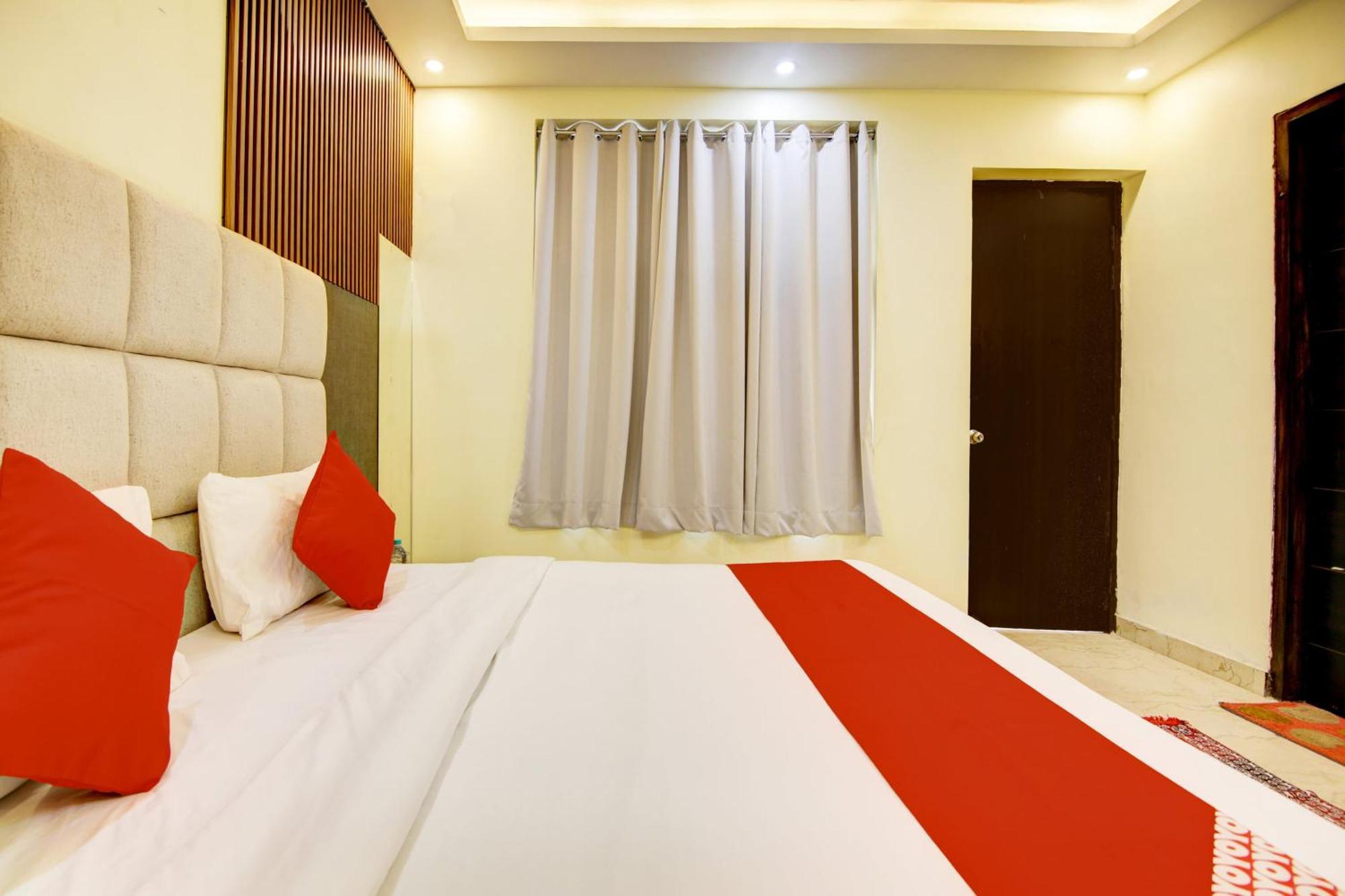 Oyo White House Hotell Noida Eksteriør bilde