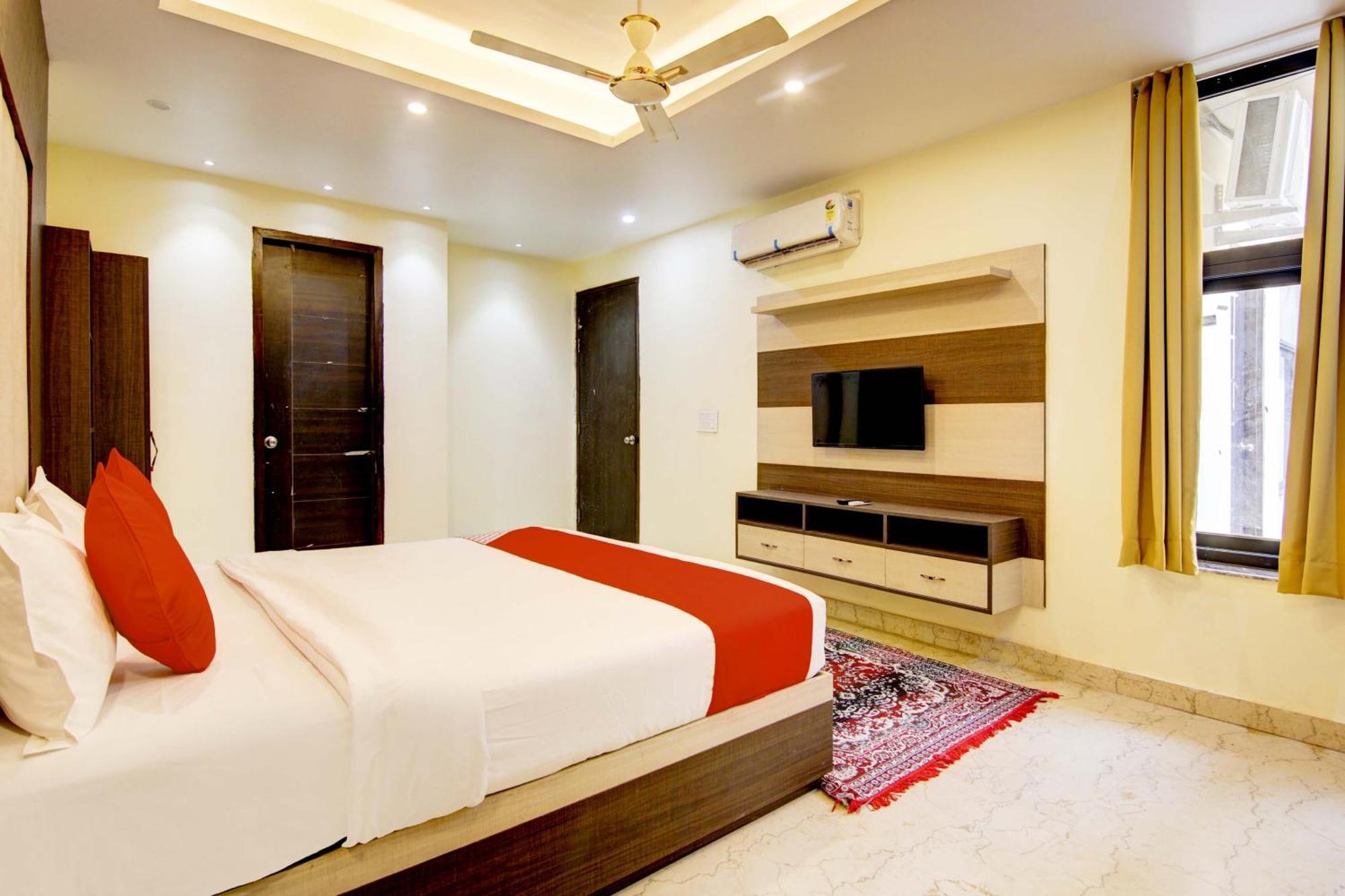 Oyo White House Hotell Noida Eksteriør bilde