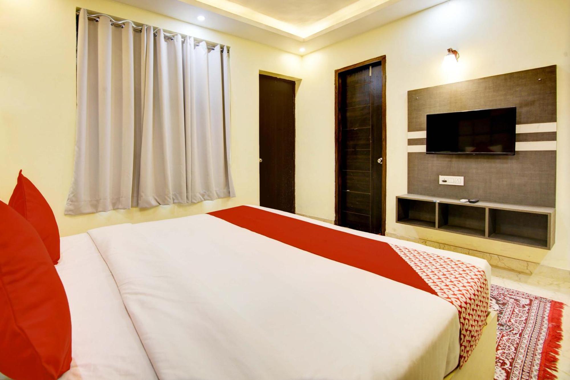Oyo White House Hotell Noida Eksteriør bilde